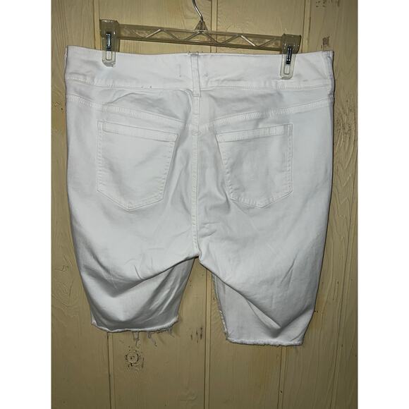 Torrid Shorts Womens 18W Bermuda White Denim Jean Fray Raw Hems Skinny Leg - Picture 7 of 11